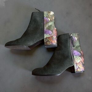 Hannah by Logo Greenish Black and Multicolor Suede Leather Ankle Booties